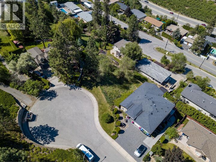 Property Photo:  952 Ackerman Court  BC V1X 7L2 