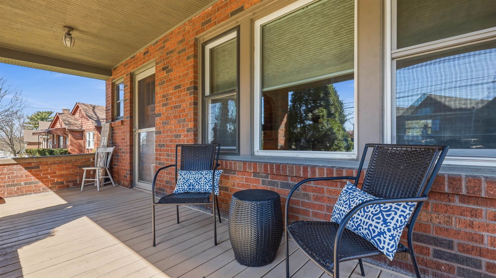 Property Photo: 1405 University Avenue IA 52001