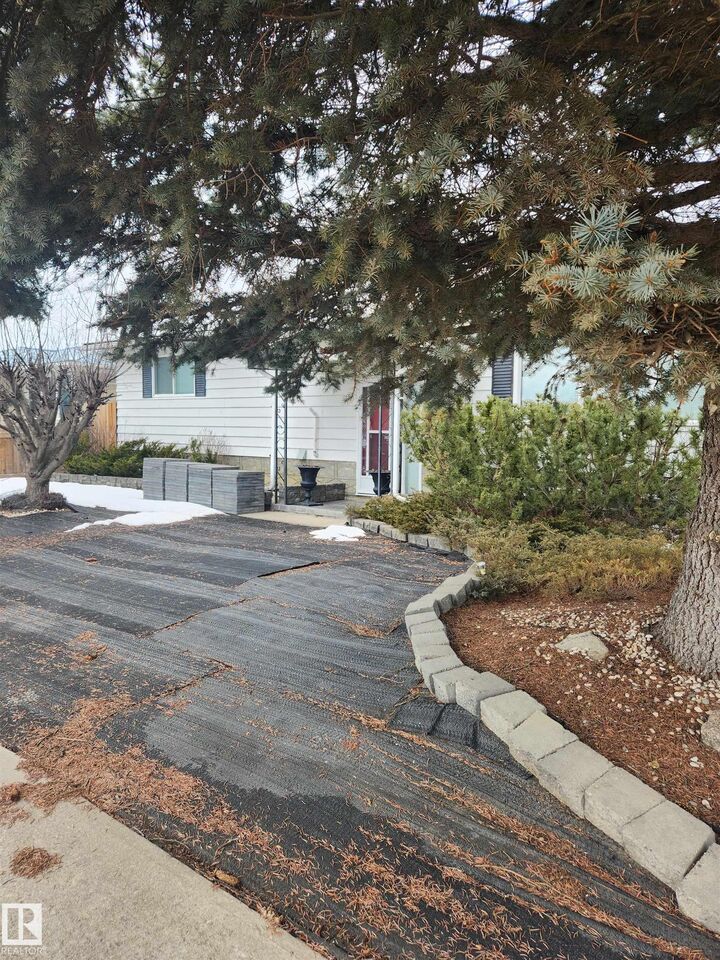 Property Photo: 4636 46 Avenue AB T0E 0T0