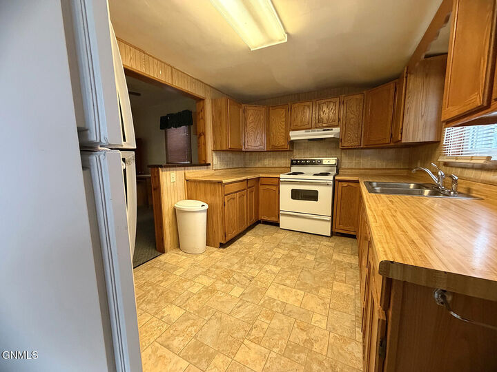 Property Photo:  401 7th Avenue SE  ND 58401 