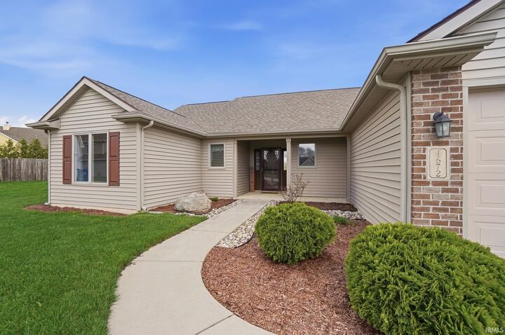 Property Photo:  1672 Sunpointe Cove  IN 46774-3401 