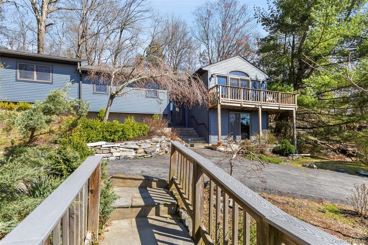 Property Photo:  6 Tennis Court Road  NY 10541 