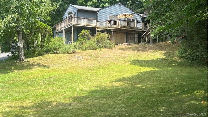 Property Photo: 6 Tennis Court Road NY 10541