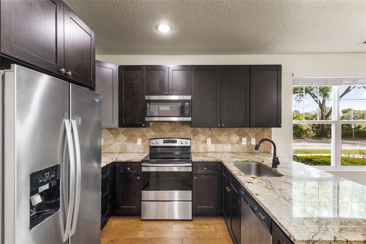 Property Photo: 509 Sunbranch Lane FL 32707