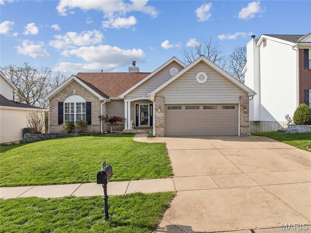 Property Photo:  17355 Hilltop Ridge Drive  MO 63025 