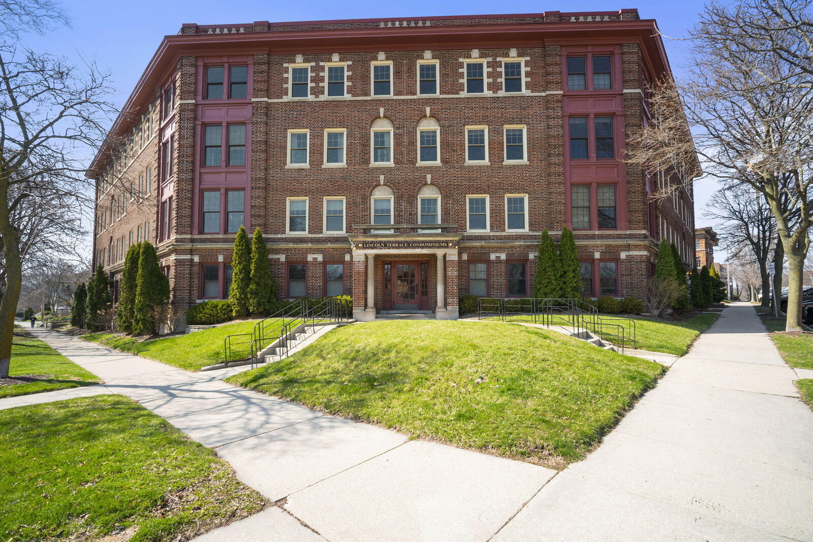 Property Photo:  2230 E Bradford Ave G  WI 53211 