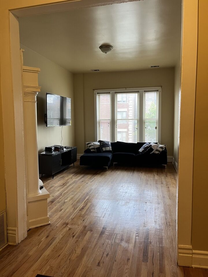 Property Photo: 4429 S Calumet Avenue 2 IL 60653