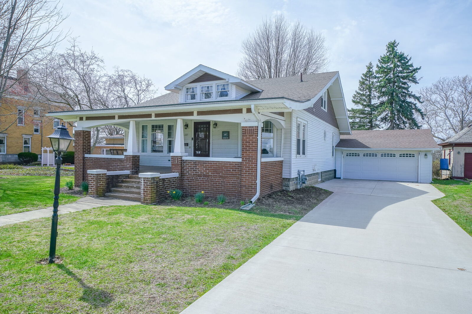 Property Photo:  107 N Barber  IL 61064 