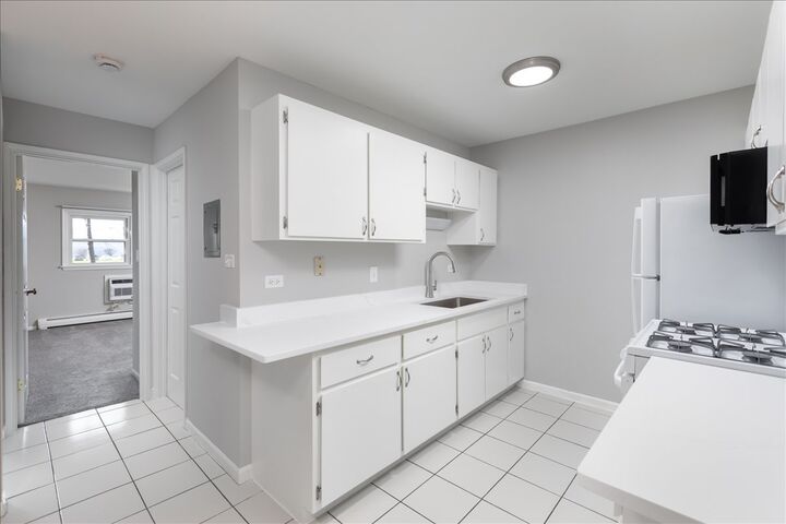 Property Photo: 5740 East Avenue 2D IL 60525