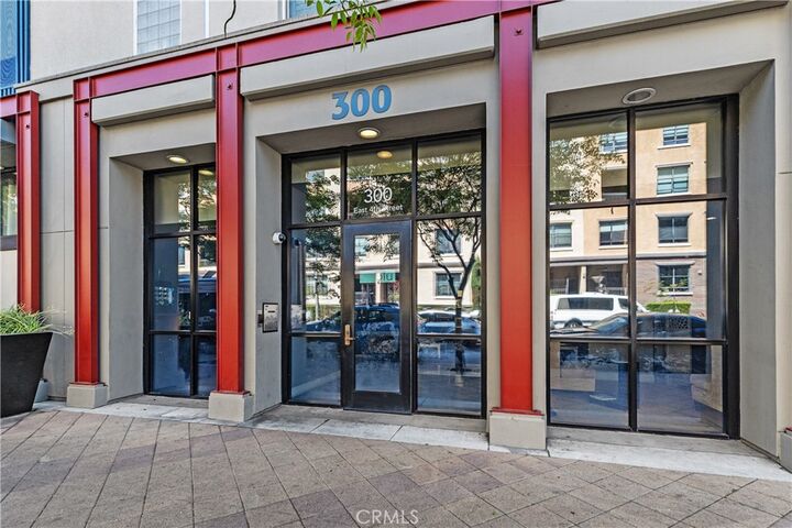 Property Photo:  300 E 4th Street 304  CA 90802 