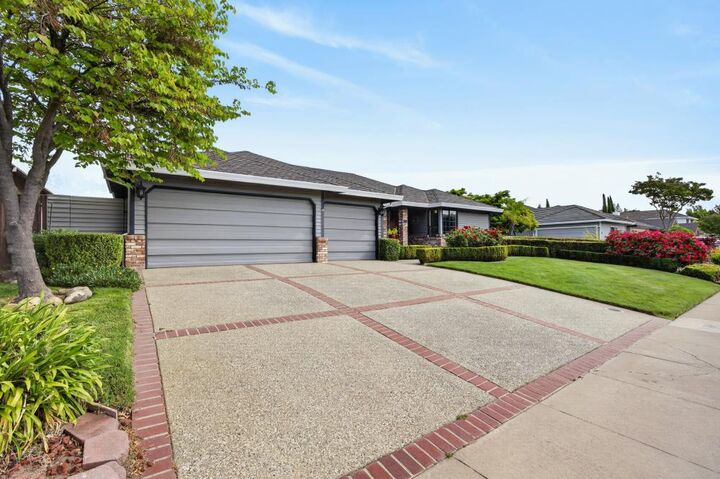 Property Photo:  353 Deer River Way  CA 95831 