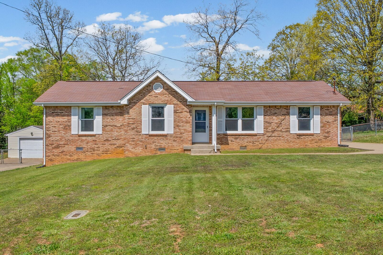 Property Photo:  931 Poppy Dr  TN 37042 