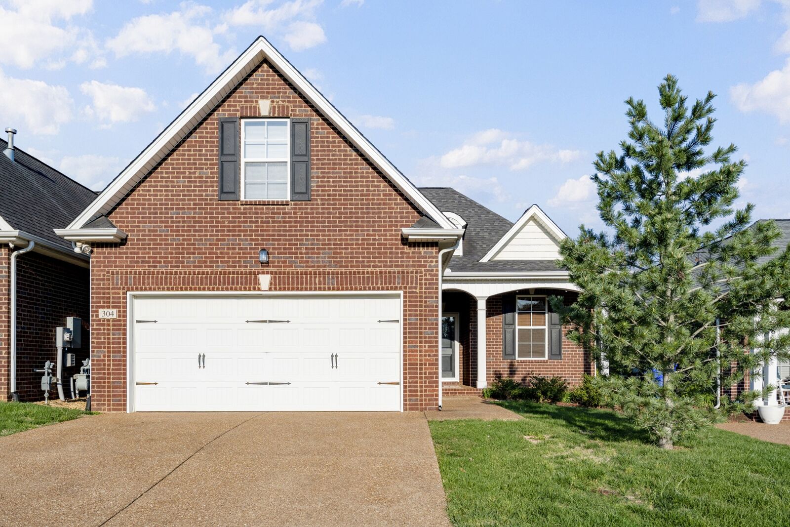 Property Photo: 304 Indian Ridge Cir TN 37188