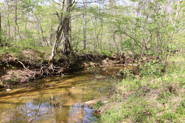 Property Photo: 820 New Rd TN 37040