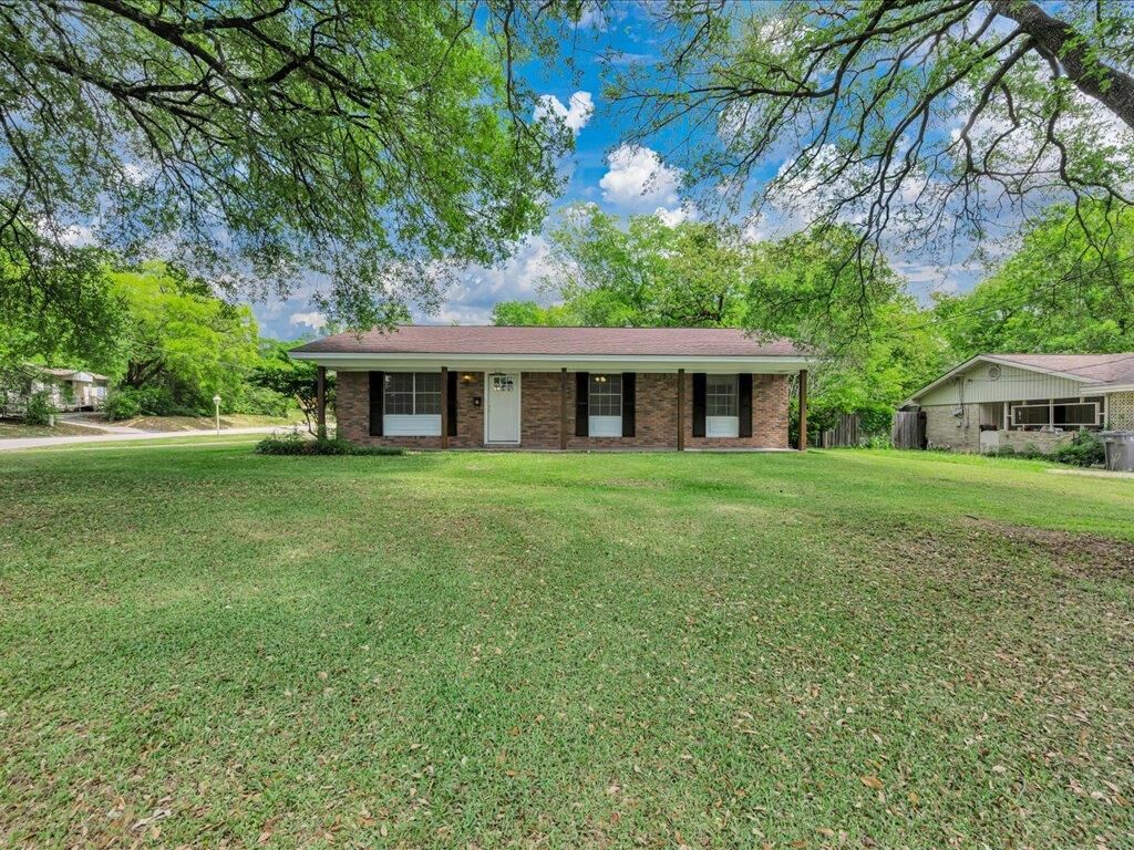 Property Photo:  801 Duren Street  TX 75904 