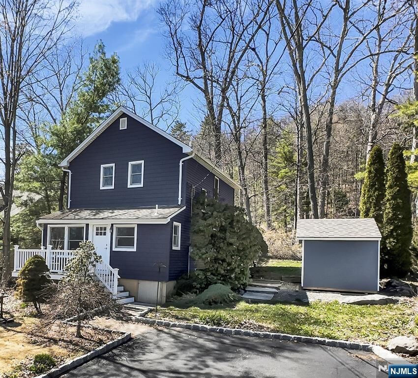 Property Photo:  7 Shadowy Lane  NJ 07480 