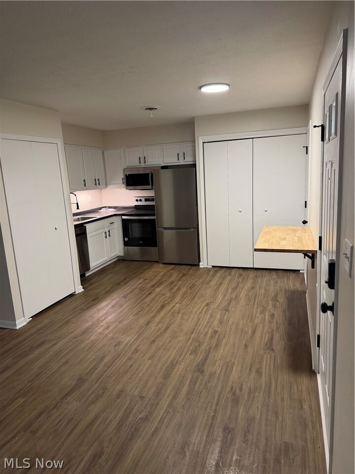 Property Photo:  122 Royal Crest Dr  OH 44273 