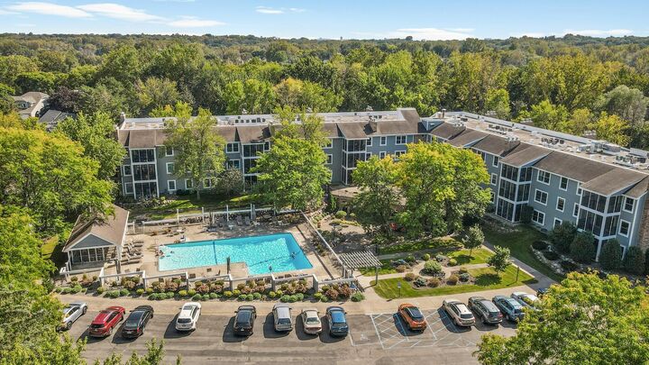 Property Photo:  3020 Saint Albans Mill Road 105  MN 55305 