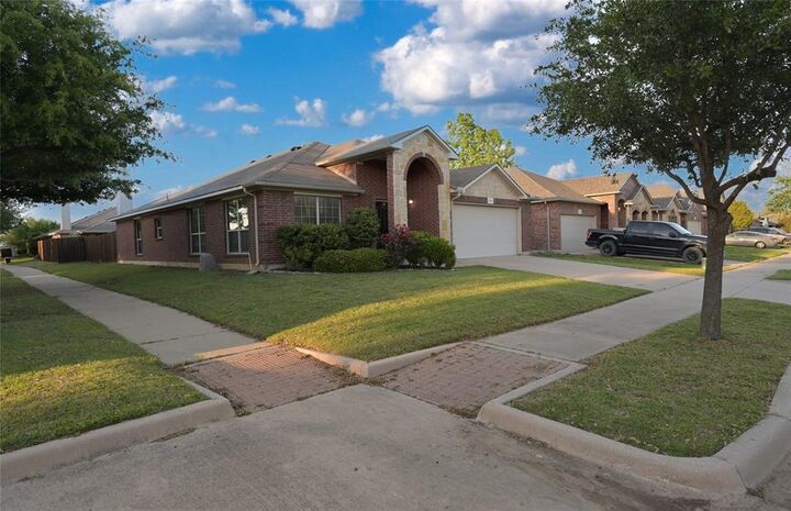 Property Photo:  3124 Stonecrop Trail  TX 76226 