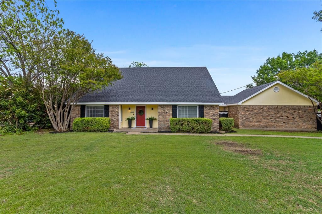 Property Photo: 6604 Gillis Johnson TX 76179