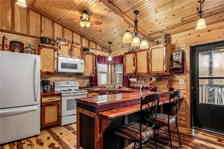 Property Photo:  159 County Road 210  AR 72632 