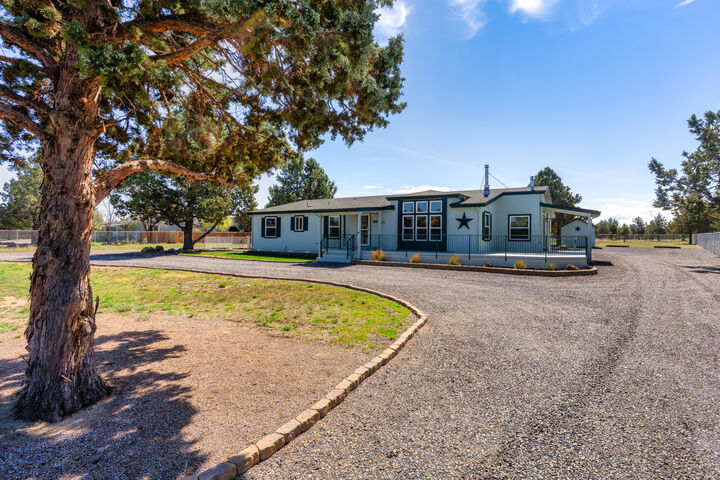 Property Photo: 14204 SW Peninsula Drive OR 97760