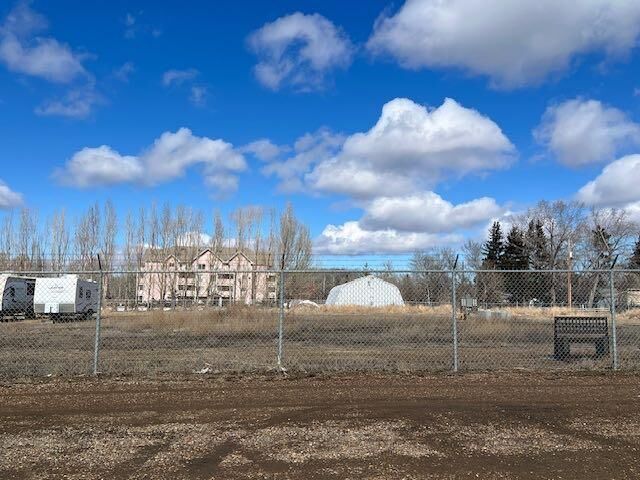 Property Photo: 918 14 Avenue AB T9W 1J9