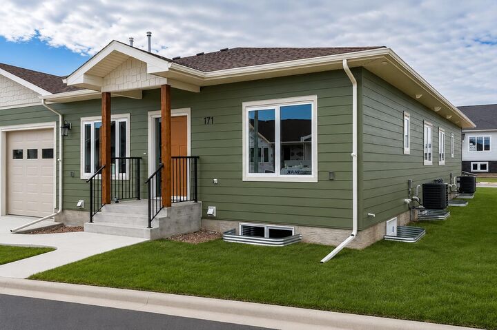Property Photo:  171 Parkview Crescent W  AB T0K 0G0 