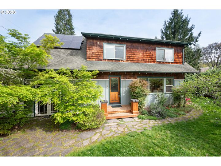 Property Photo:  2455 Emerald Aly  OR 97403 