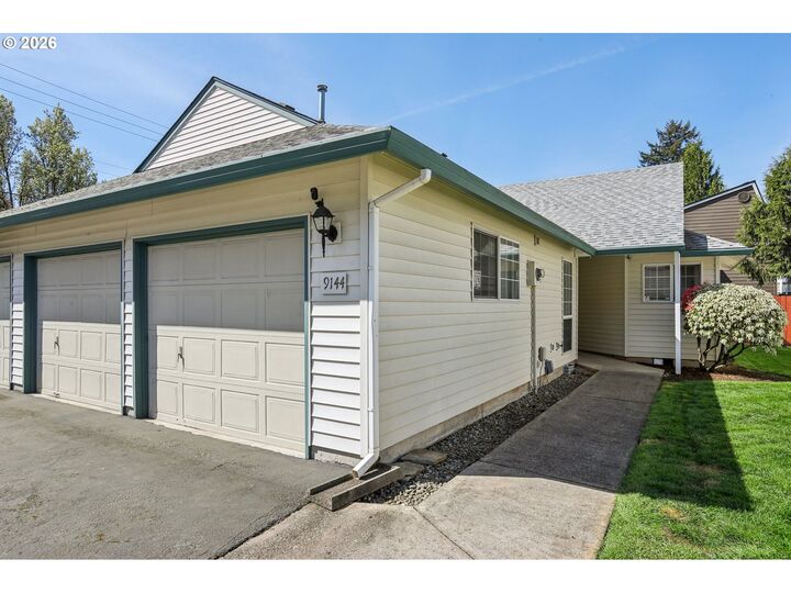 Property Photo:  9144 NE 54th St  WA 98662 