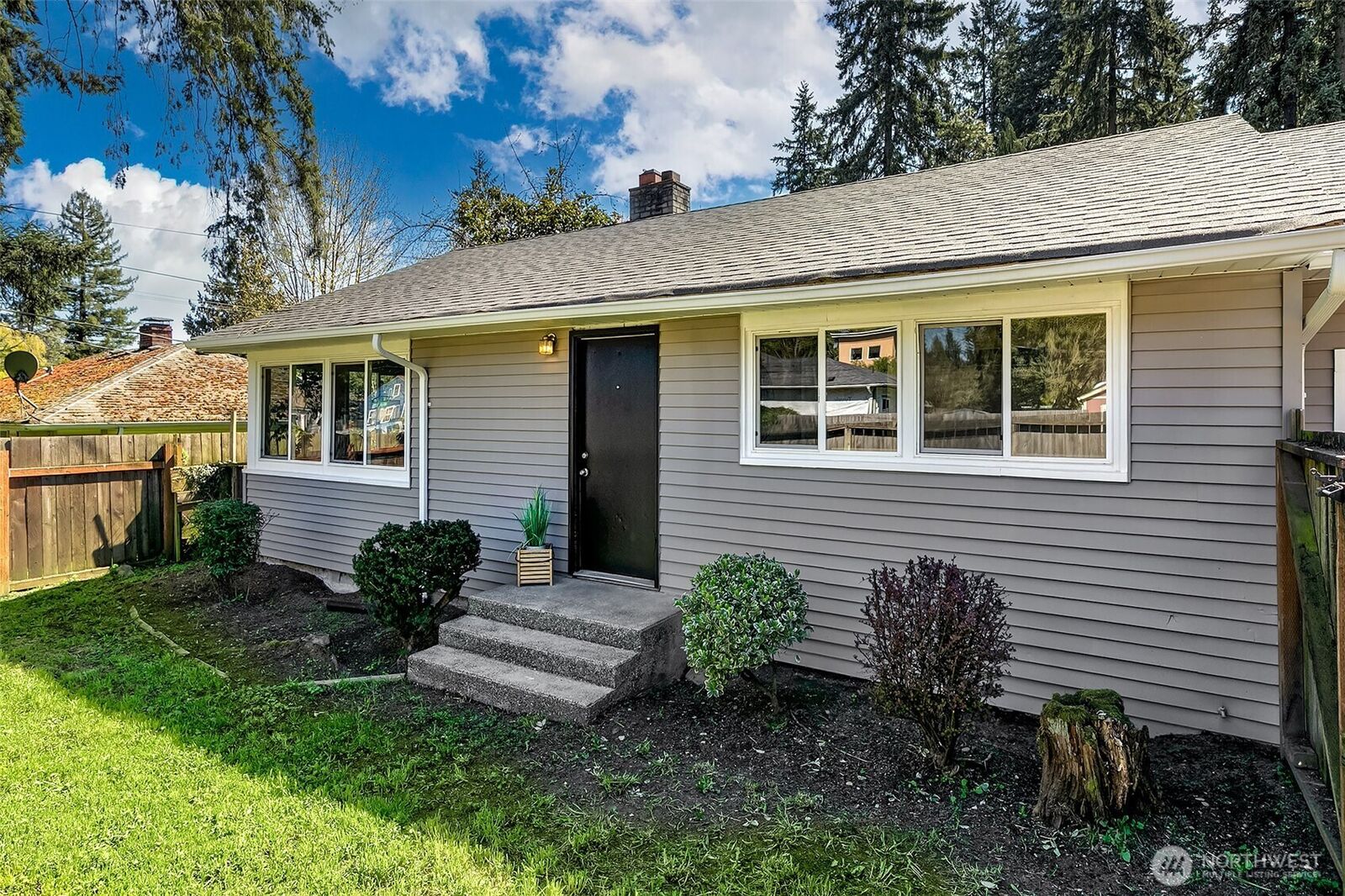 Property Photo: 2609 NE 145th Street WA 98155