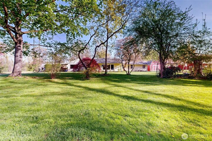 Property Photo:  821 E Chesnut Street  WA 99362 