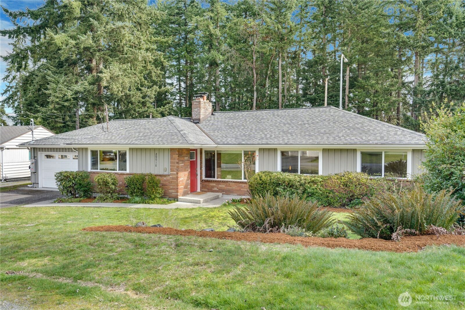 Property Photo:  20018  Meridian Place N  WA 98133 