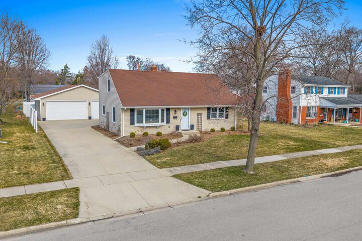Property Photo:  637 N Winnebago Street  WI 54115 