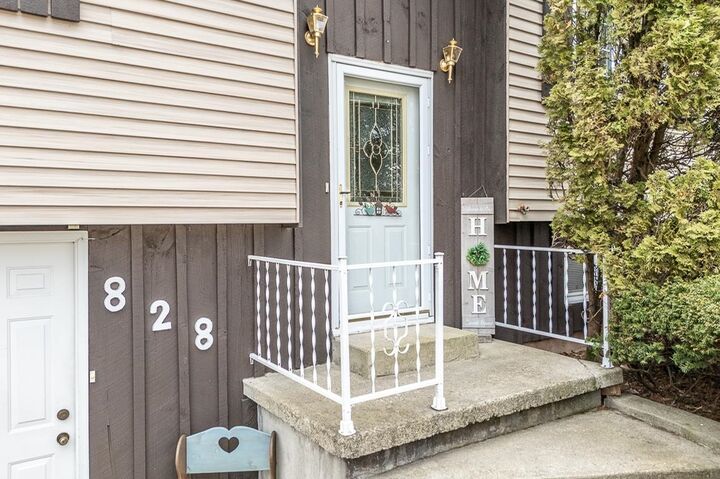 Property Photo:  828 W Warren Street  WI 54961-1664 