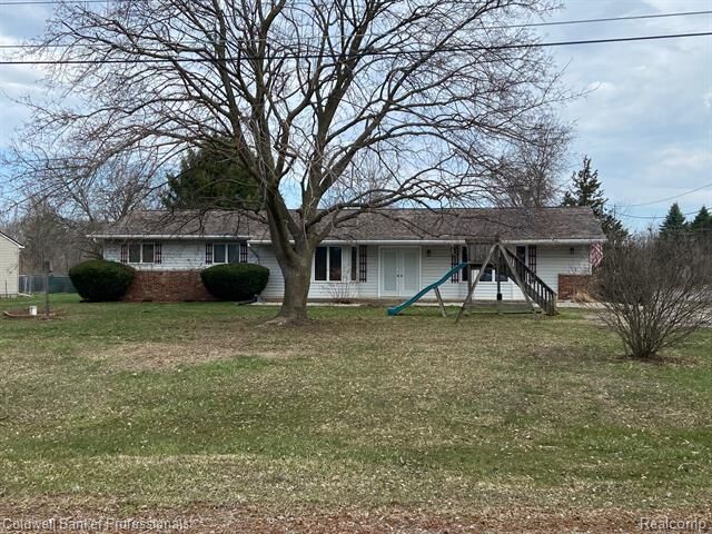 Property Photo:  3886 Poit Drive  MI 48446 