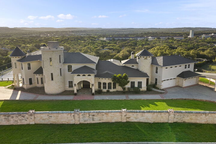 Property Photo: 6762 Manor Hl TX 78257