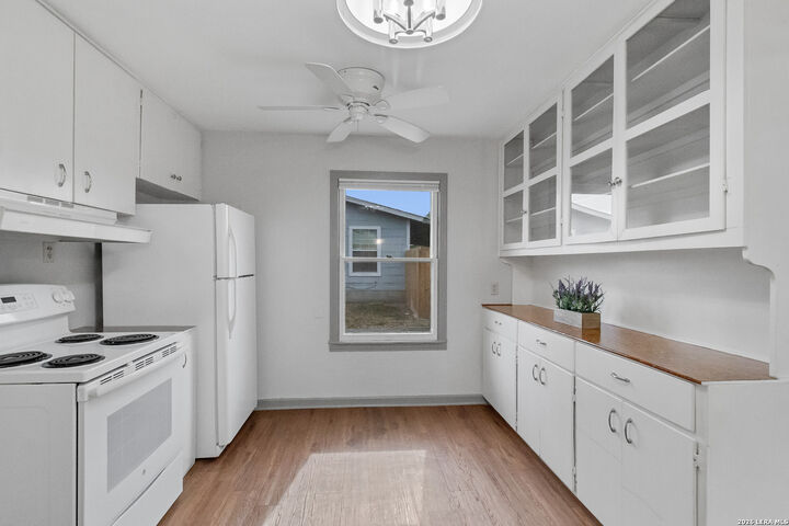 Property Photo: 1411 E Corpus Christi St TX 78102