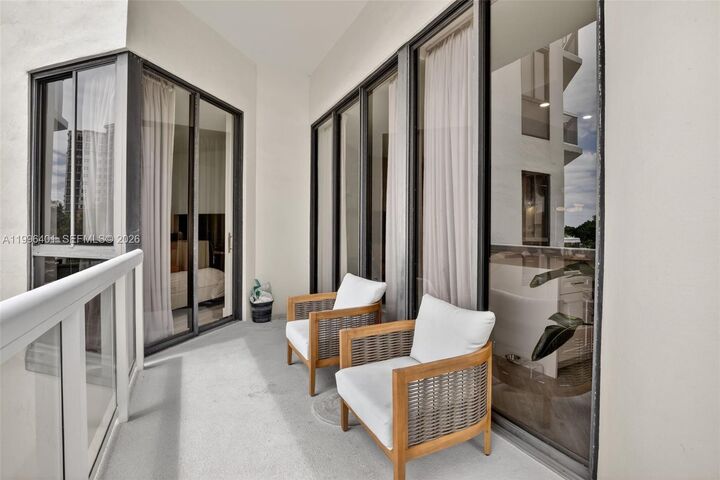 Property Photo:  20185 E Country Club Dr 204  FL 33180 