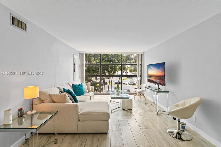 Property Photo: 600 Parkview Dr 204 FL 33009