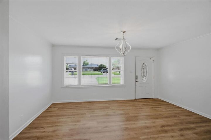 Property Photo:  606 W Lagrange Street W  LA 70605 