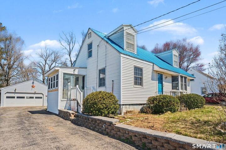 Property Photo:  1 King Court  CT 06082 