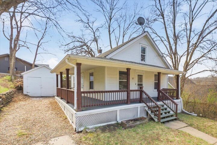 Property Photo:  32 Park  Circle  IA 51503 