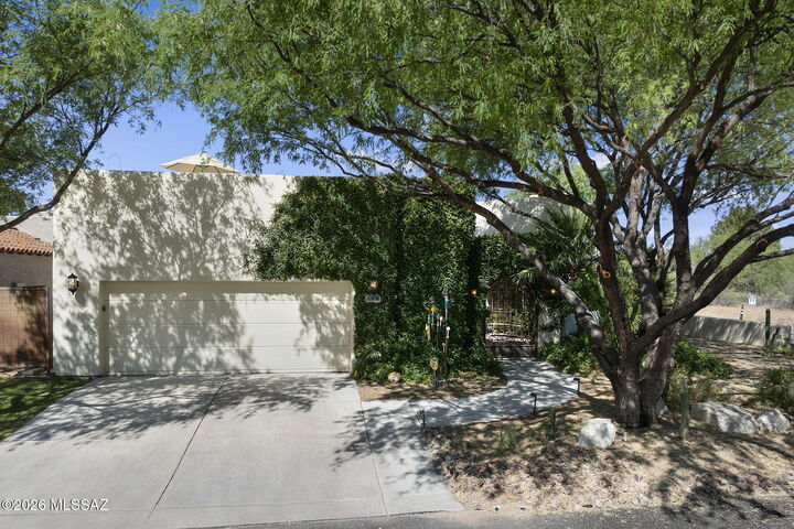 Property Photo:  152 Avenida De Otero  AZ 85646 