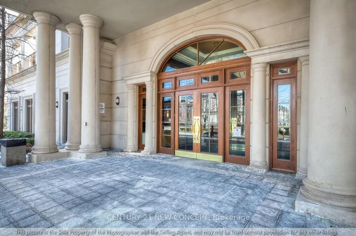 Property Photo: 78 Harrison Garden Boulevard 204 ON M2N 7E2