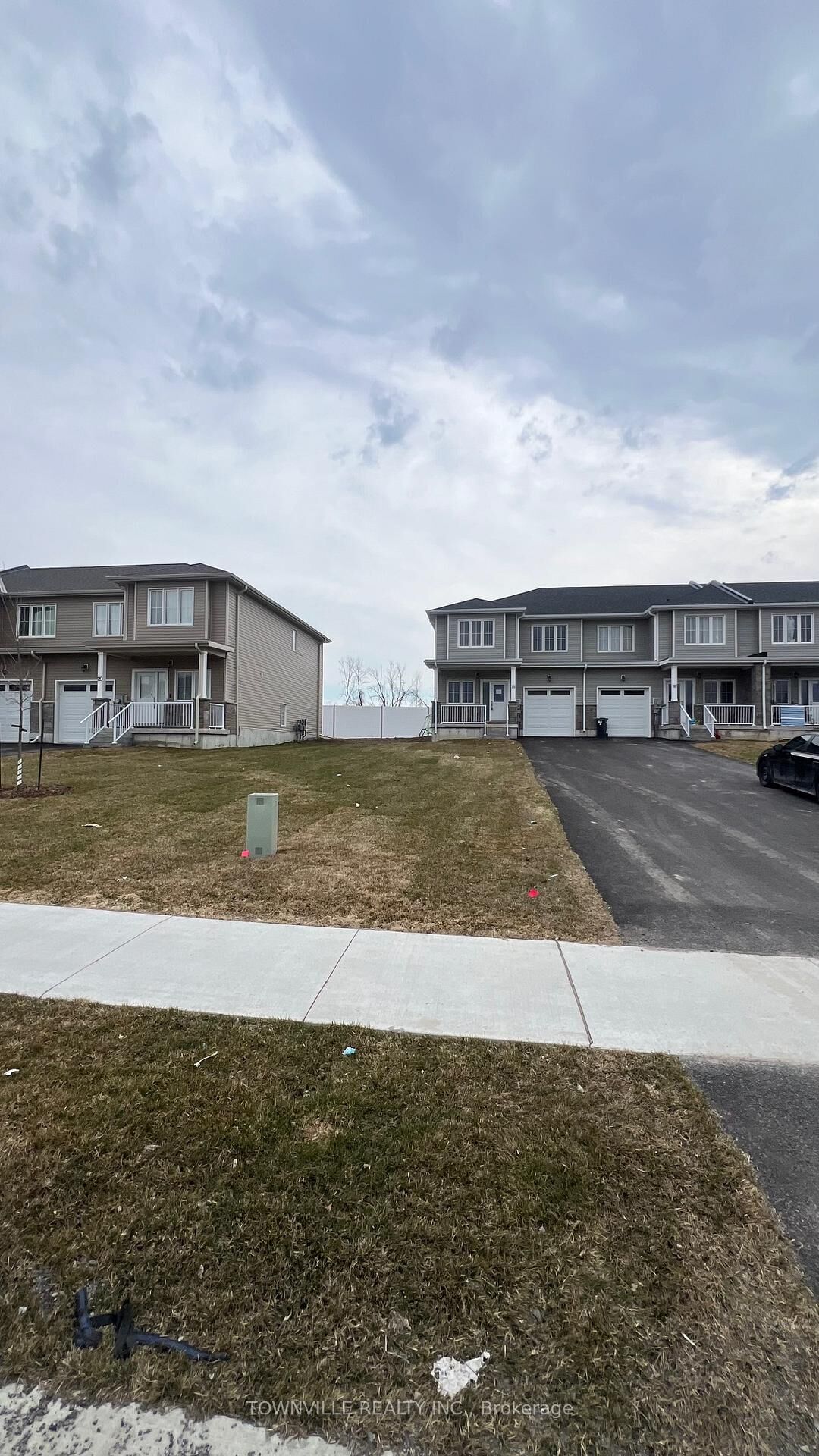 Property Photo: 18 Lincoln Drive ON K8N 0T8