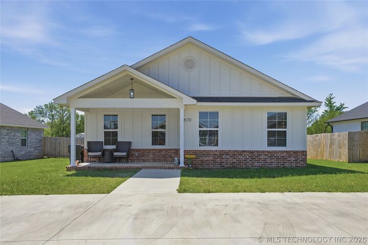 Property Photo: 670 Lee Creek Loop OK 74955