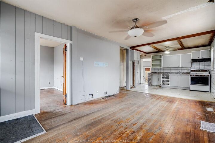 Photo de la propriété:  1541 Albert  ON N8Y 3R3 