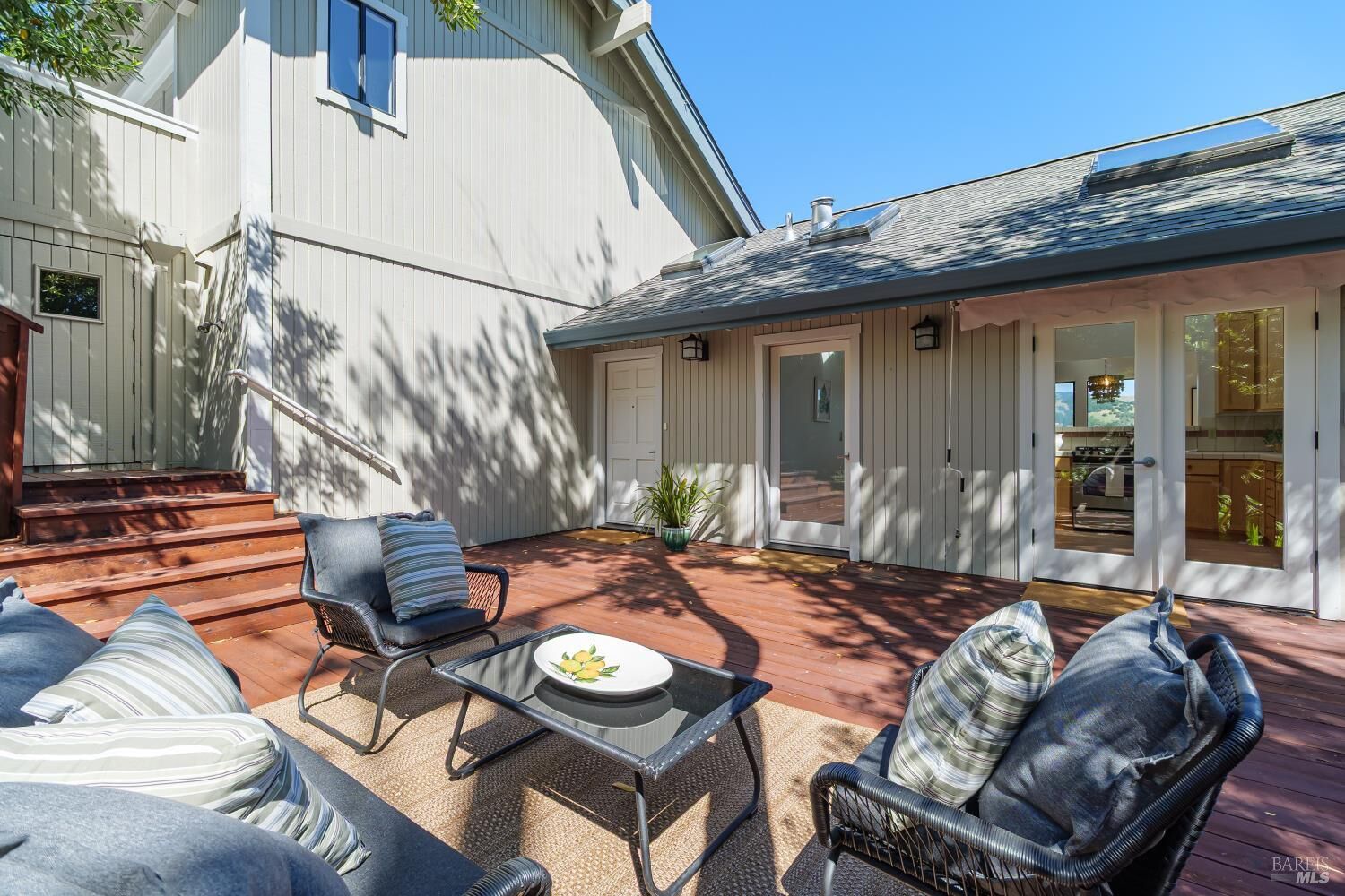 Property Photo:  27 Oakwood Court  CA 94960 