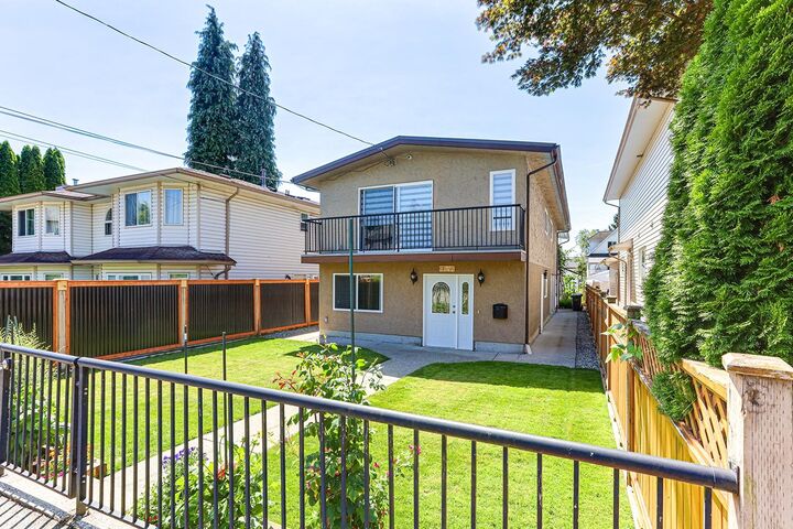 Property Photo: 2142 Grant Avenue BC V3B 1R2